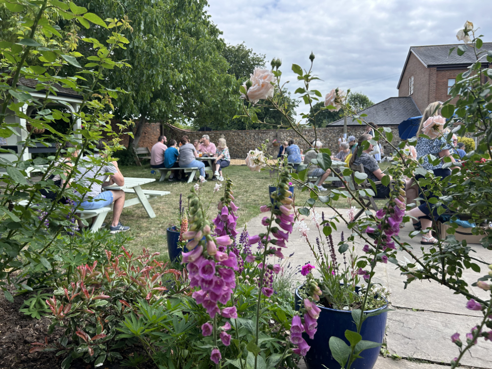 The Lion and Ickleton Pub Garden is full